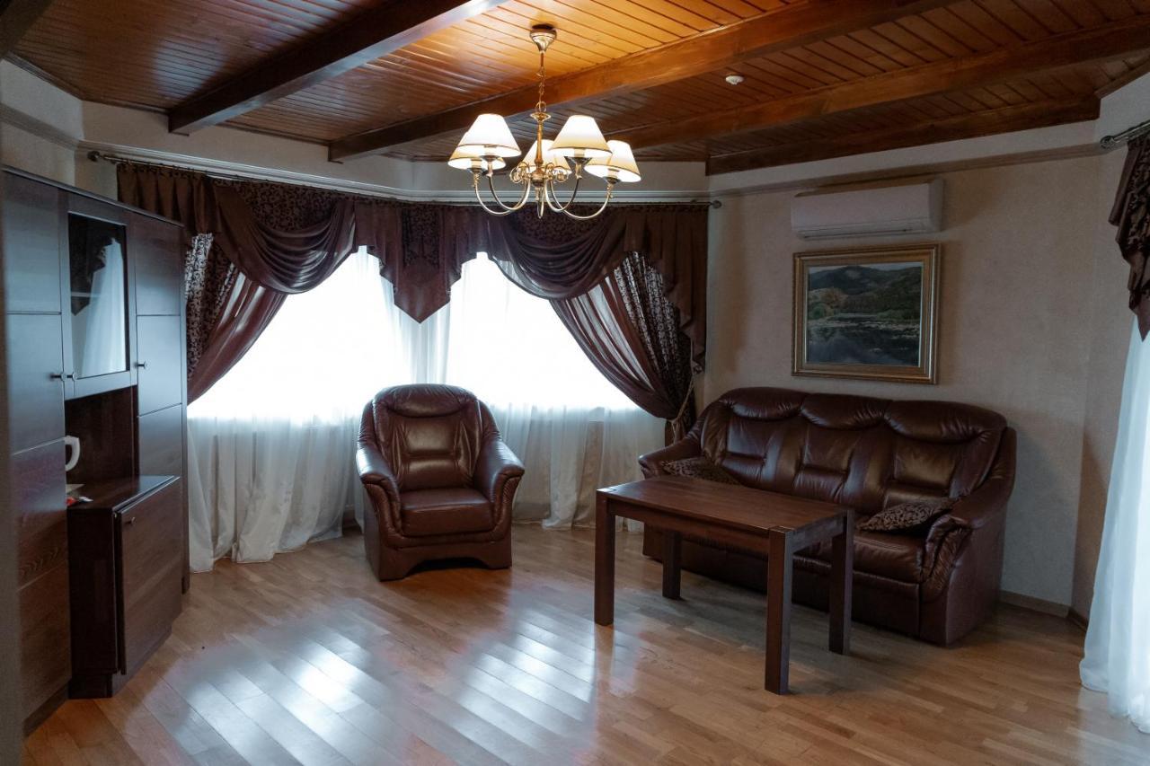 Charda Hotel Uzhhorod Ngoại thất bức ảnh