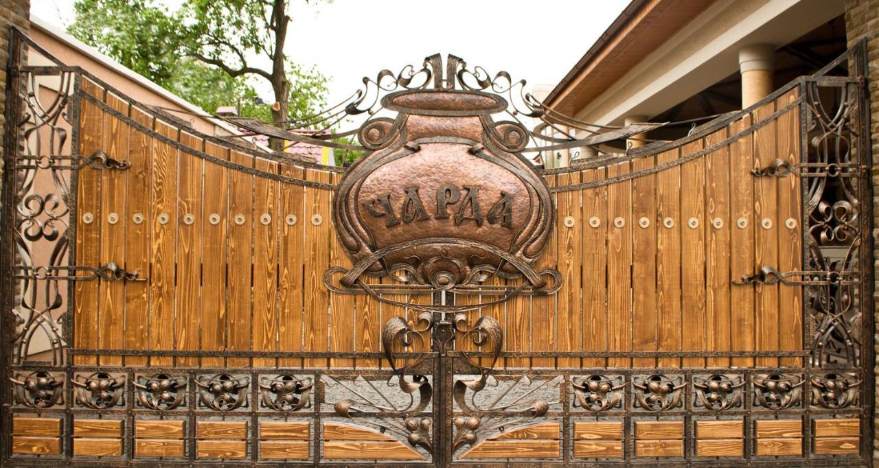 Charda Hotel Uzhhorod Ngoại thất bức ảnh